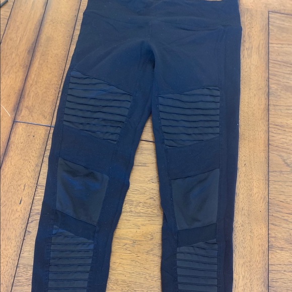 ALO Yoga Pants - Alo motto leggings